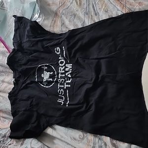 Black tshirt says L runs like S guc plain back